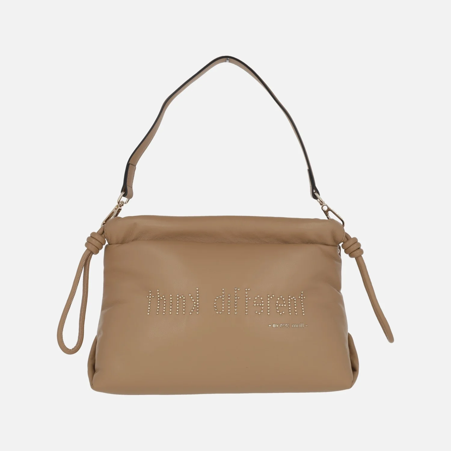 Bolsos acolchados en camel con detalle de tachas doradas - Image 2