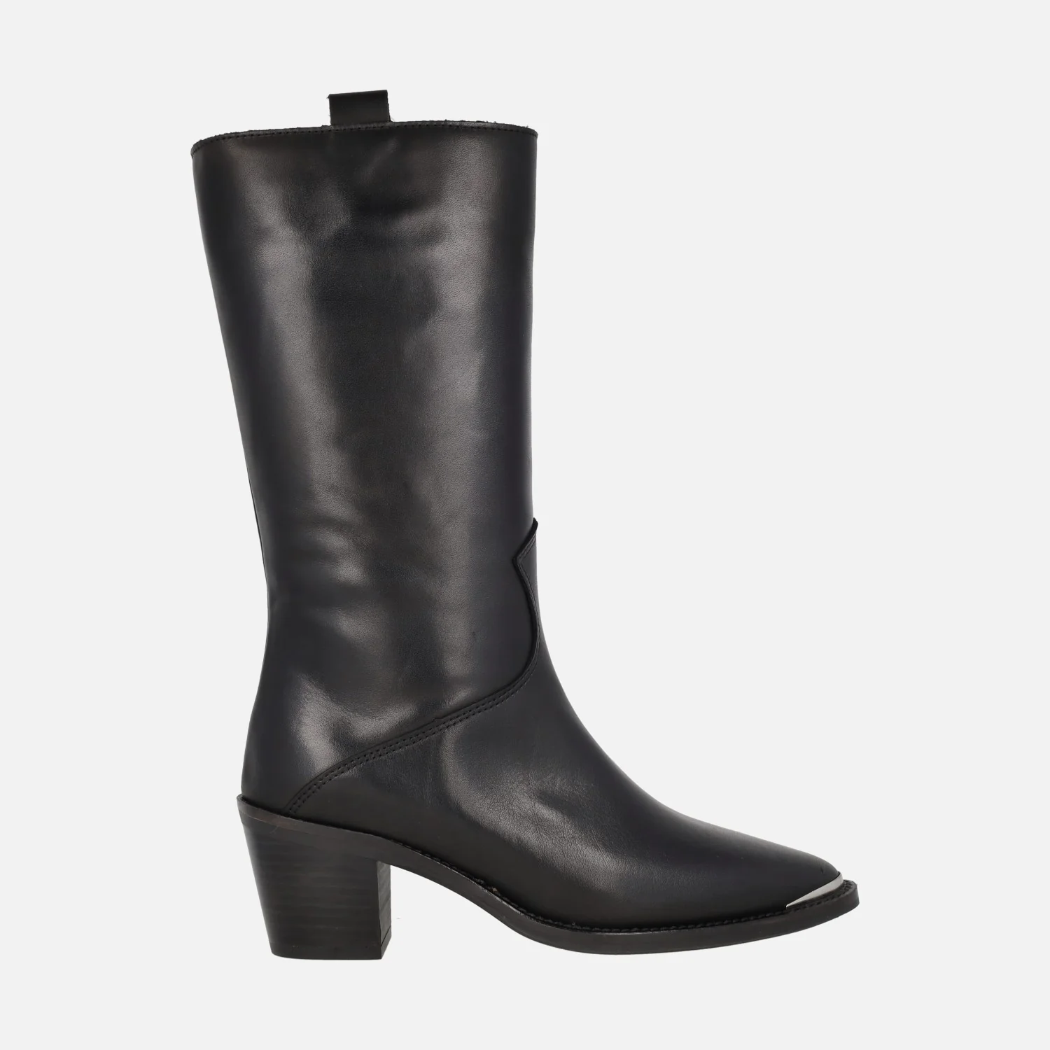 Botas negras de piel Nevada con detalle metálico en la puntera