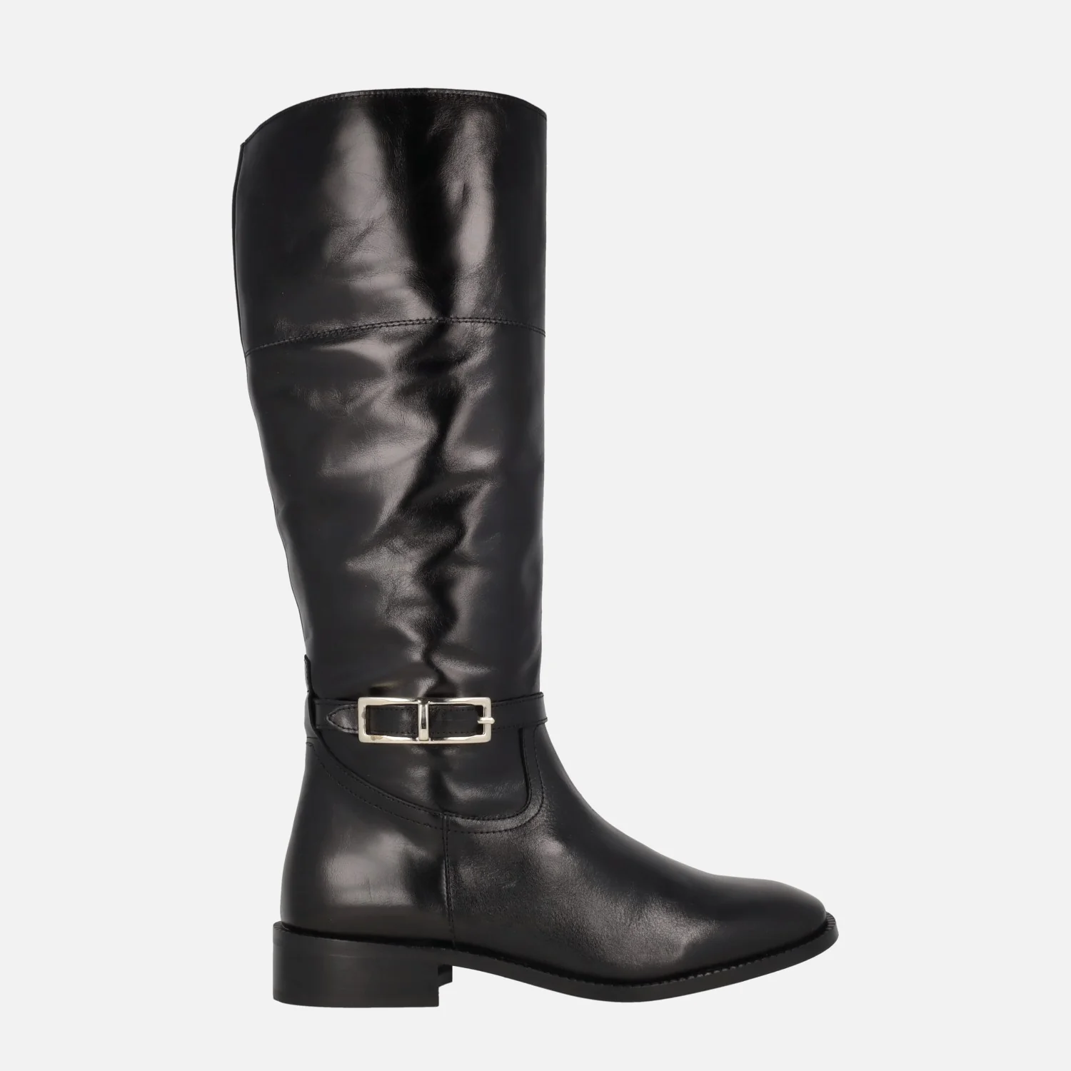 Botas planas con hebilla metálica en piel negra