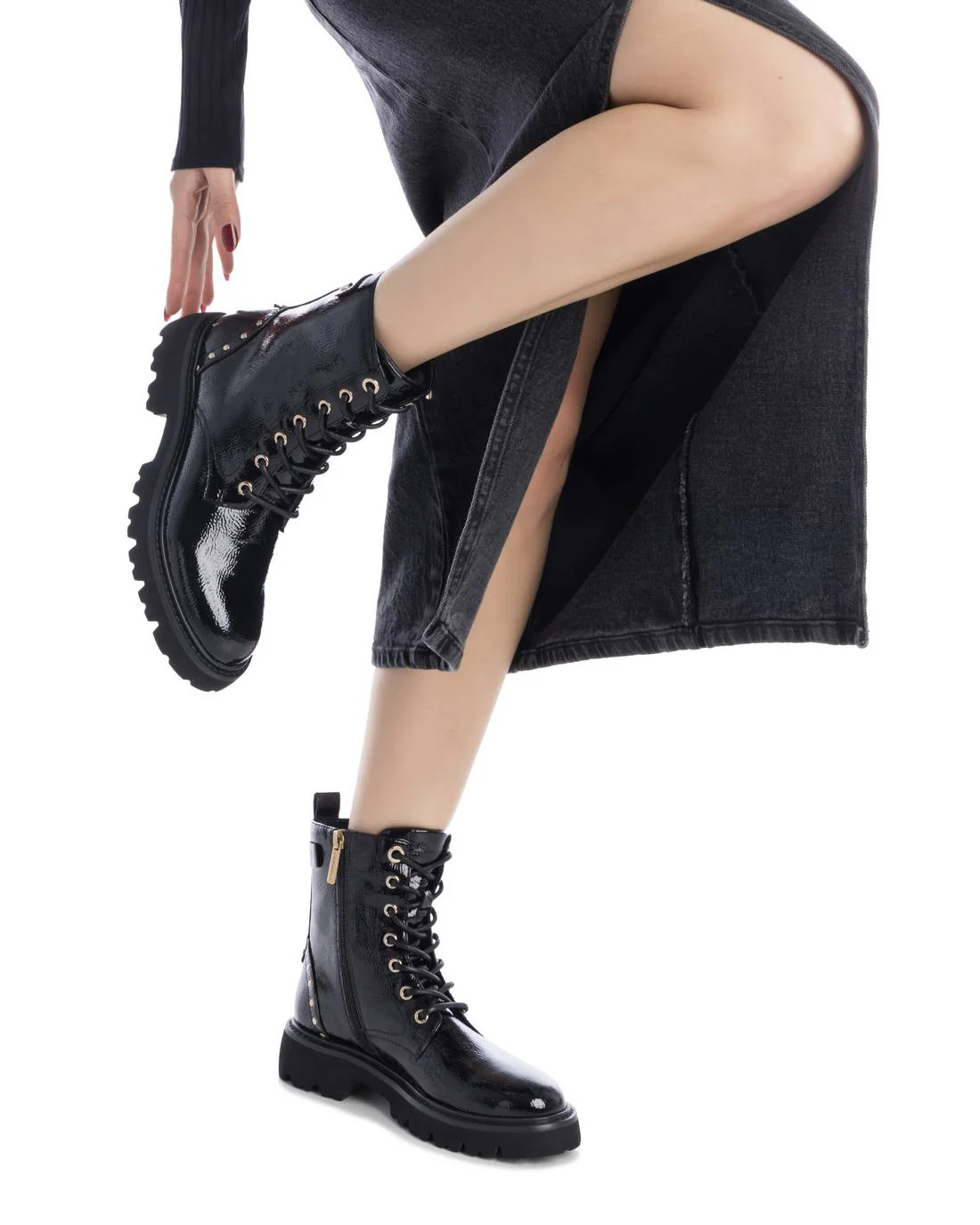 Botines negros de charol con cordones y cremallera - Image 2