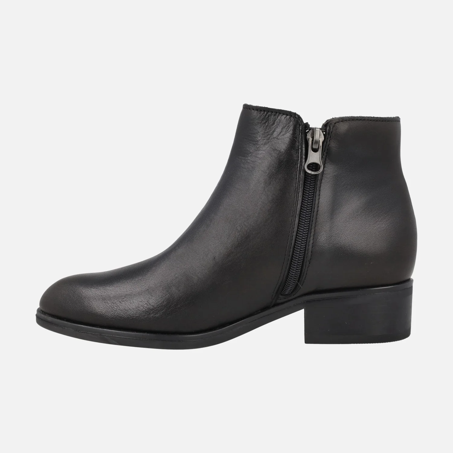 Botines negros de piel con elástico y tachas metálicas - Image 4