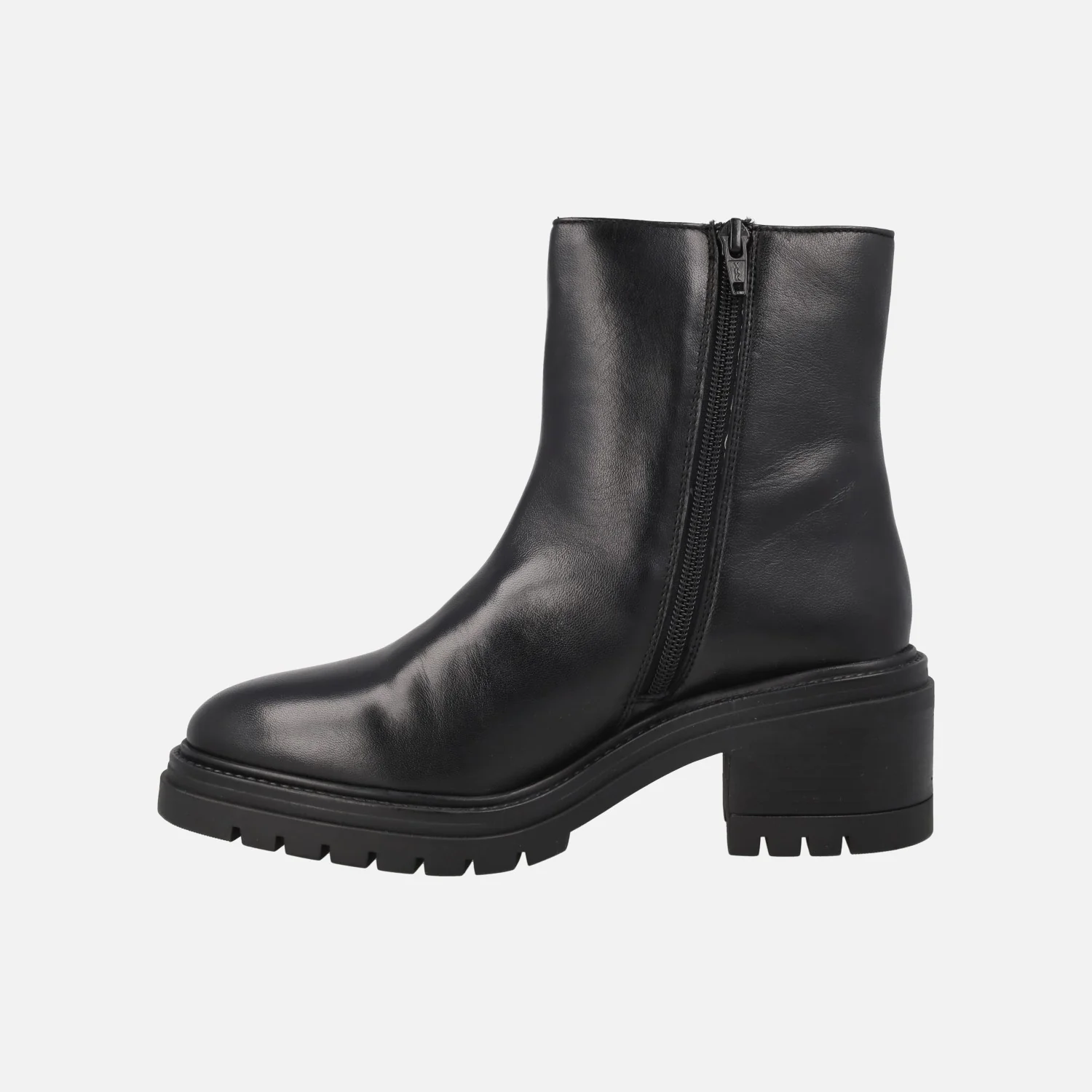 Botines negros de piel con tacón y piso de goma - Image 4