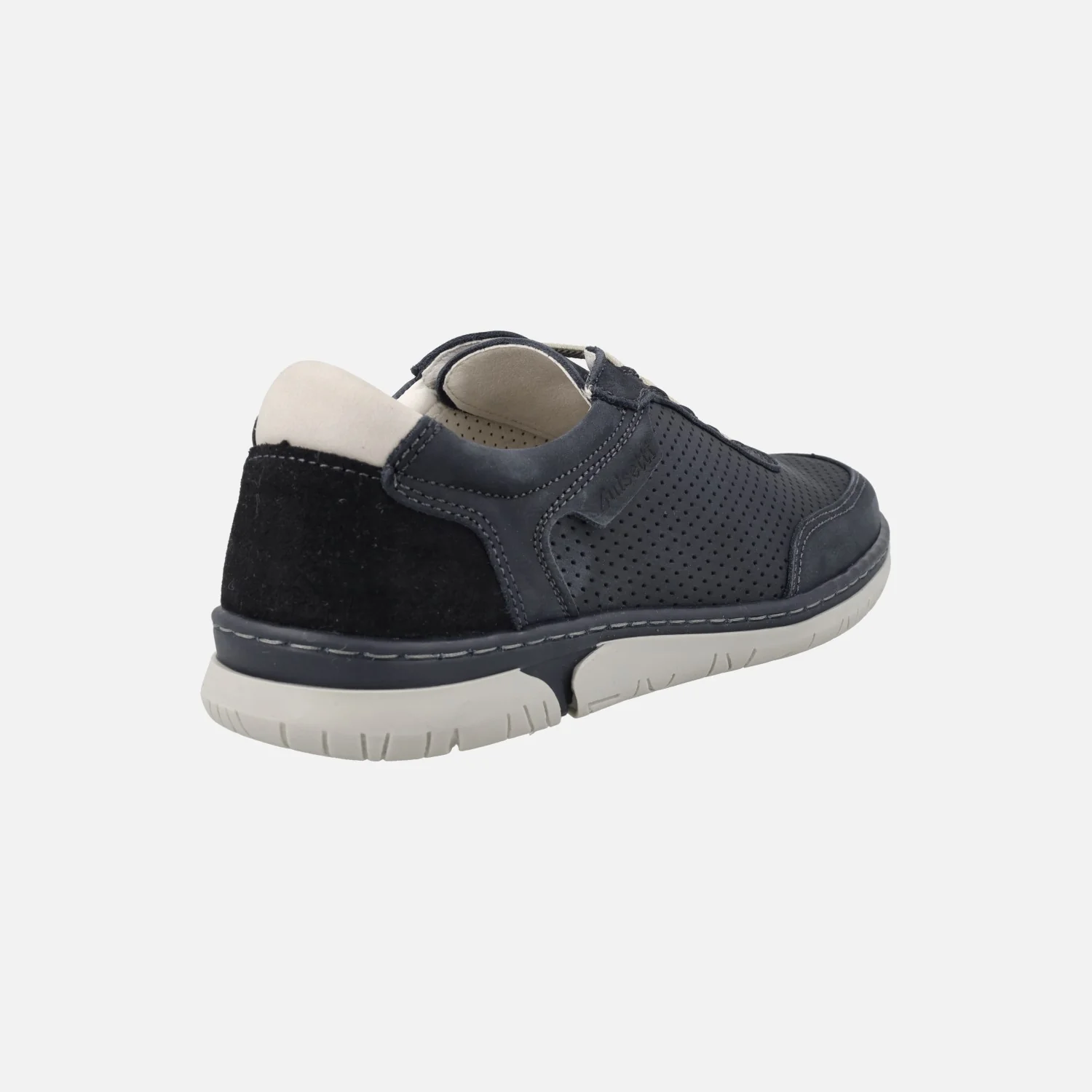 Deportivos para hombre en piel engrasada con picados - Image 4