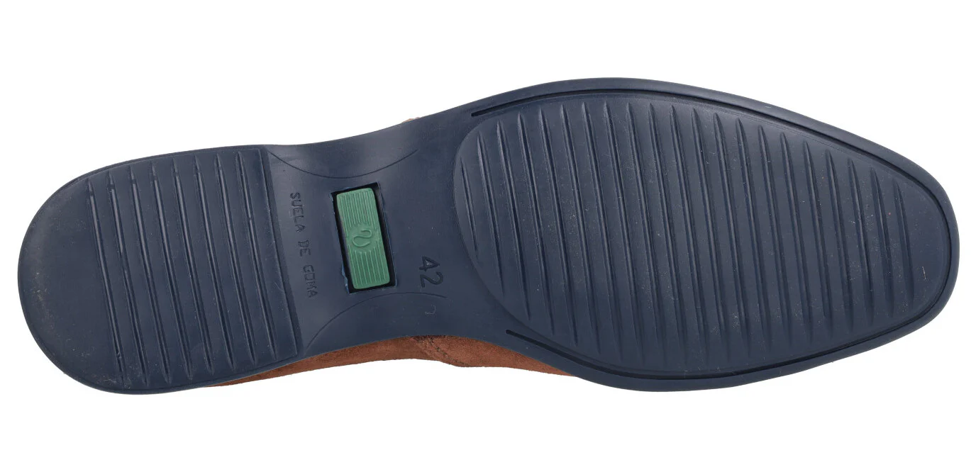 Mocasines de ante con elásticos y piso fino de goma - Image 5