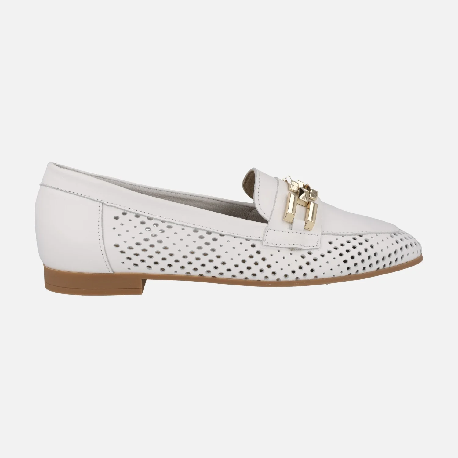 Mocasines blancos de piel troquelados con adorno metálico