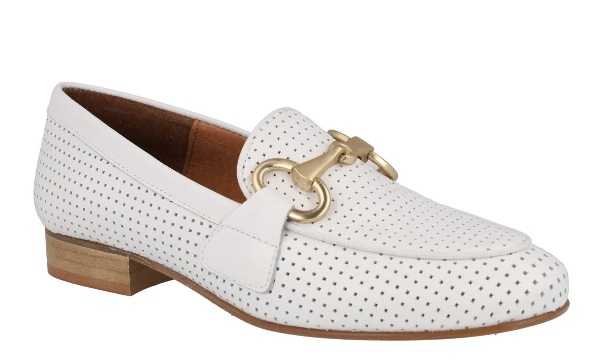 Mocasines con picados y adorno metálico Vileya