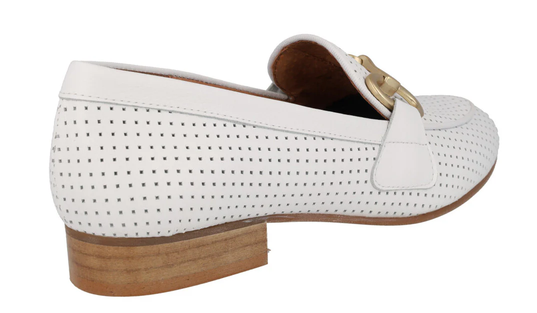 Mocasines con picados y adorno metálico Vileya - Image 4