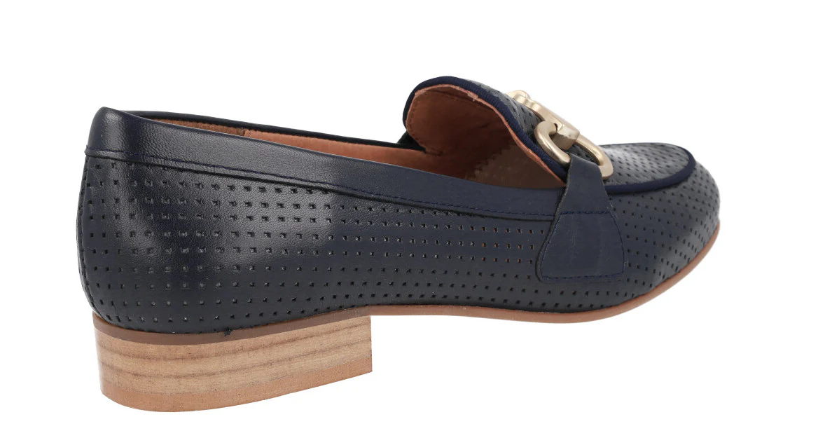 Mocasines con picados y adorno metálico Vileya - Image 9