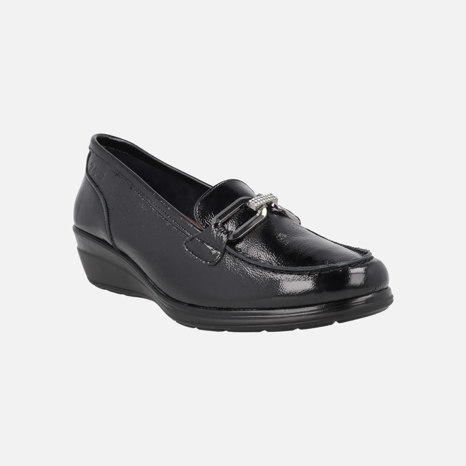 Mocasines confort en charol negro con cuña baja y adorno metálico - Image 2