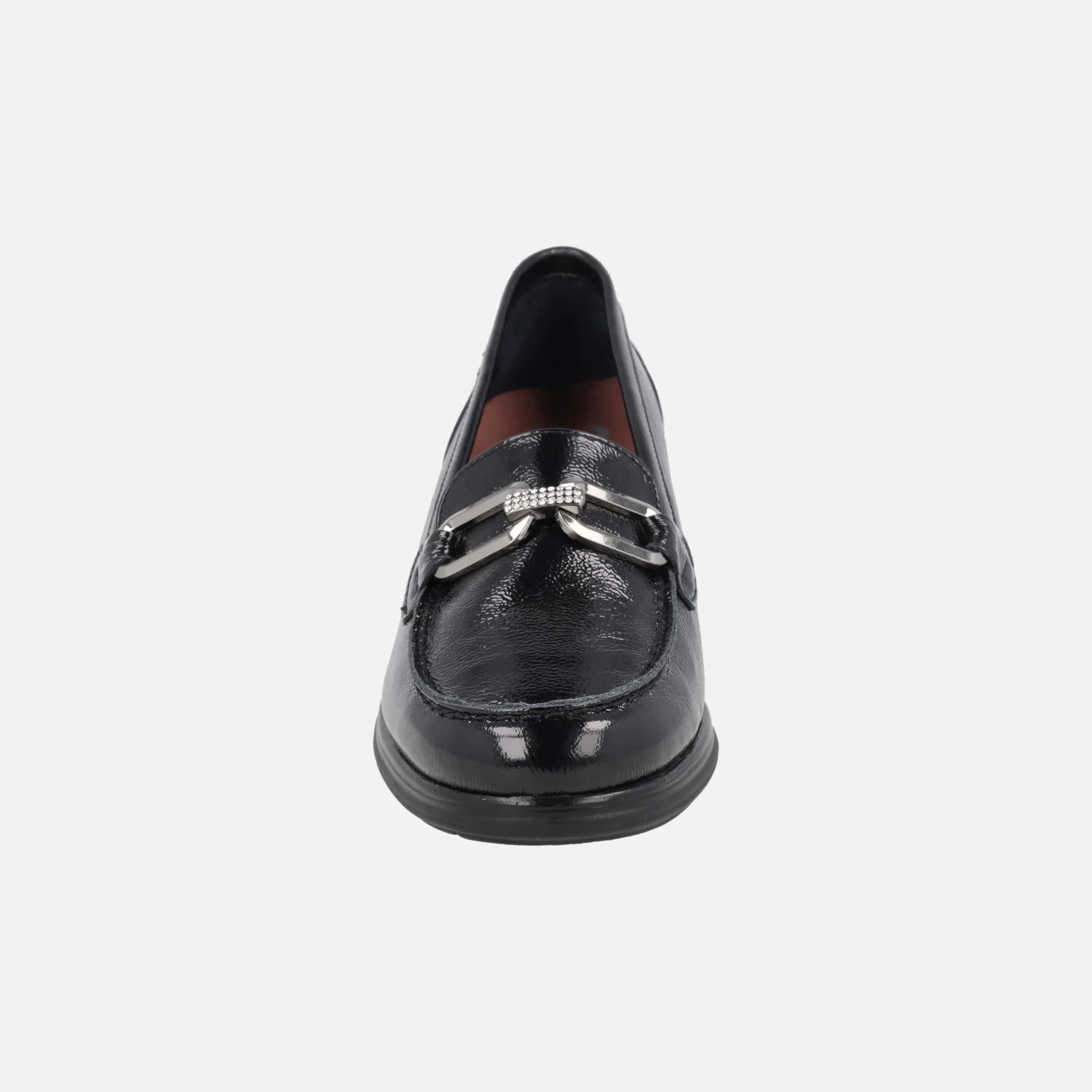 Mocasines confort en charol negro con cuña baja y adorno metálico - Image 5