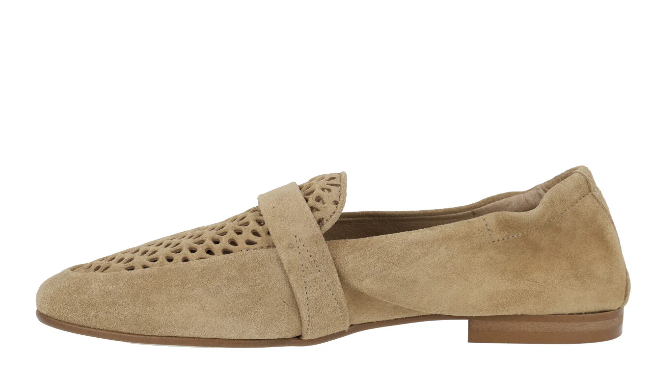Mocasines de ante camel con pala troquelada para mujer - Image 3