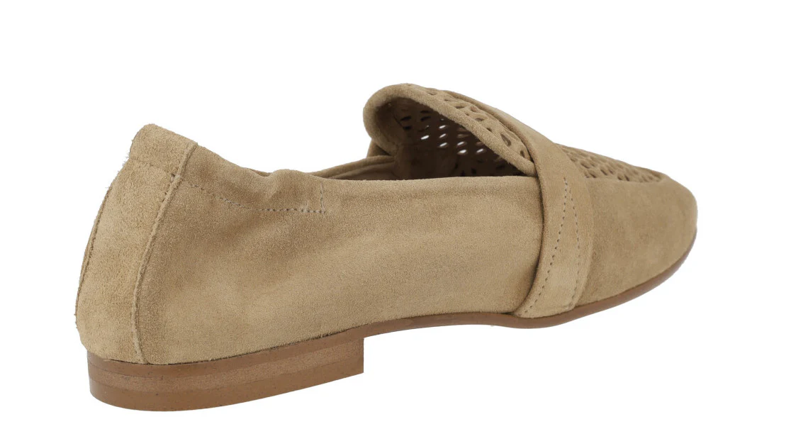 Mocasines de ante camel con pala troquelada para mujer - Image 4