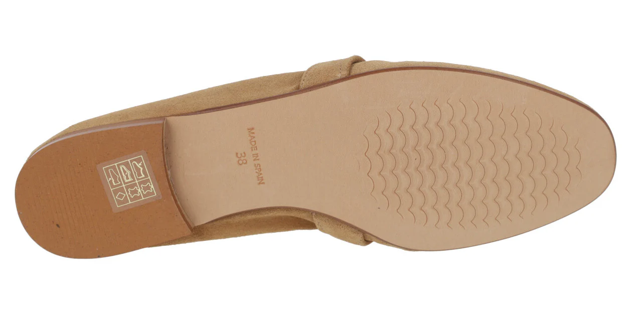 Mocasines de ante camel con pala troquelada para mujer - Image 5