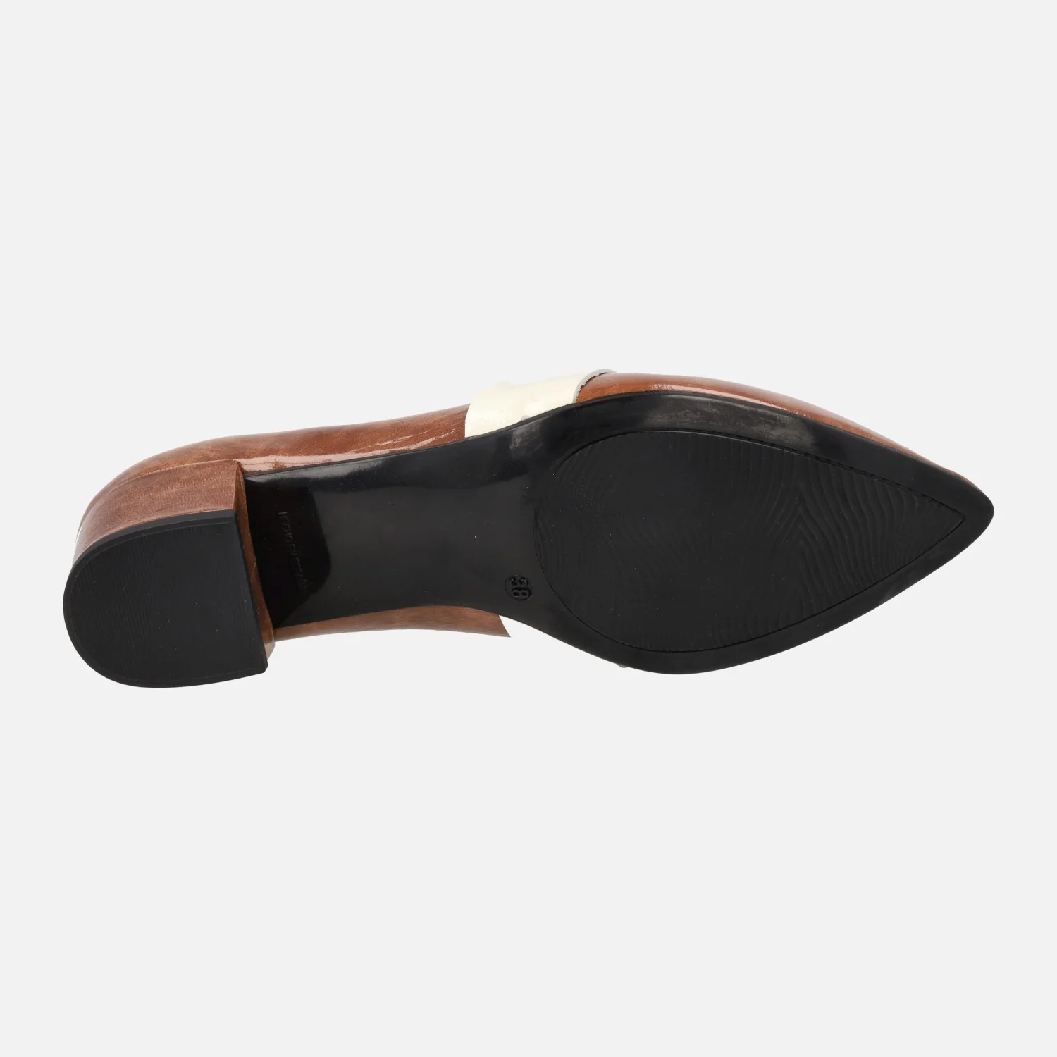 Mocasines de charol con tacón bajo y adorno metálico Allen - Image 10