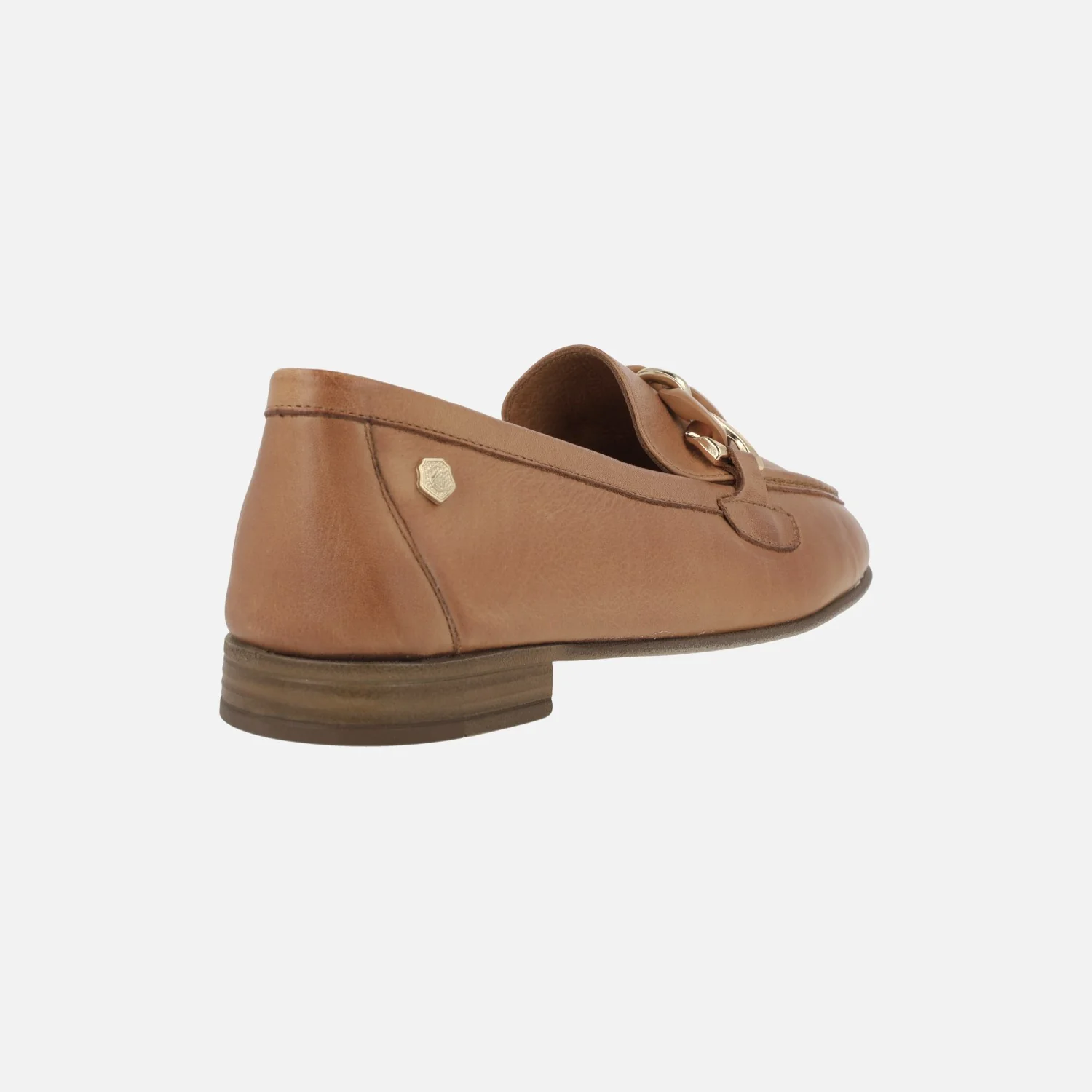 Mocasines de piel color camel con adorno de cadena - Image 4