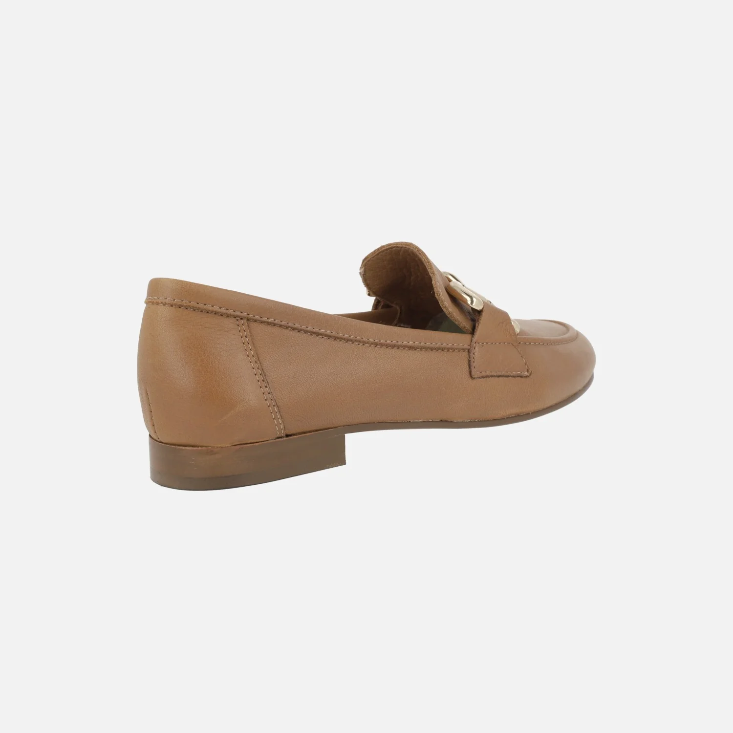 Mocasines de piel color camel con adorno metálico dorado - Image 4
