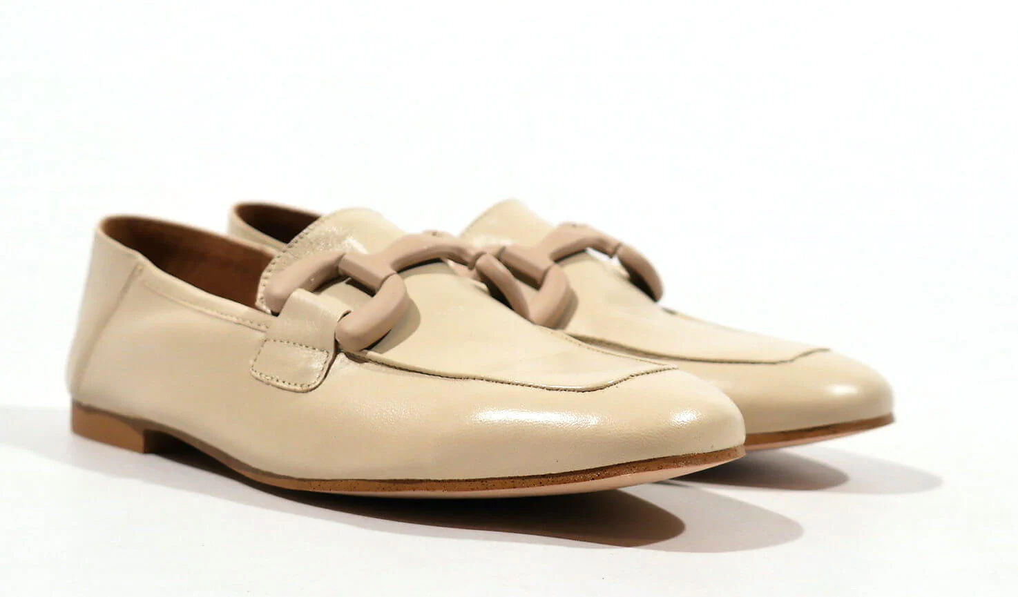 Mocasines de piel con adorno de pasta al tono para mujer - Image 13