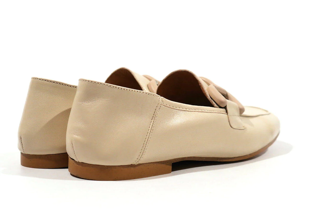 Mocasines de piel con adorno de pasta al tono para mujer - Image 16