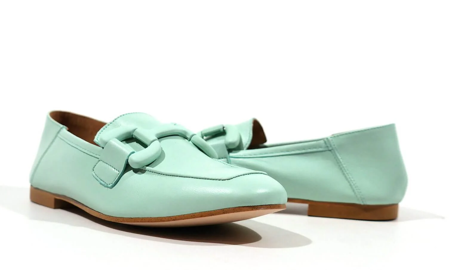Mocasines de piel con adorno de pasta al tono para mujer - Image 3