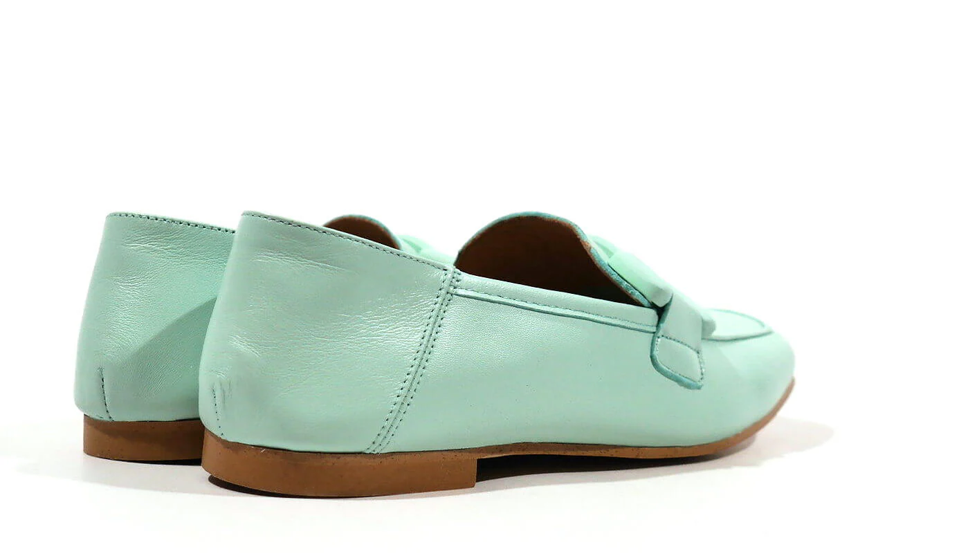 Mocasines de piel con adorno de pasta al tono para mujer - Image 5