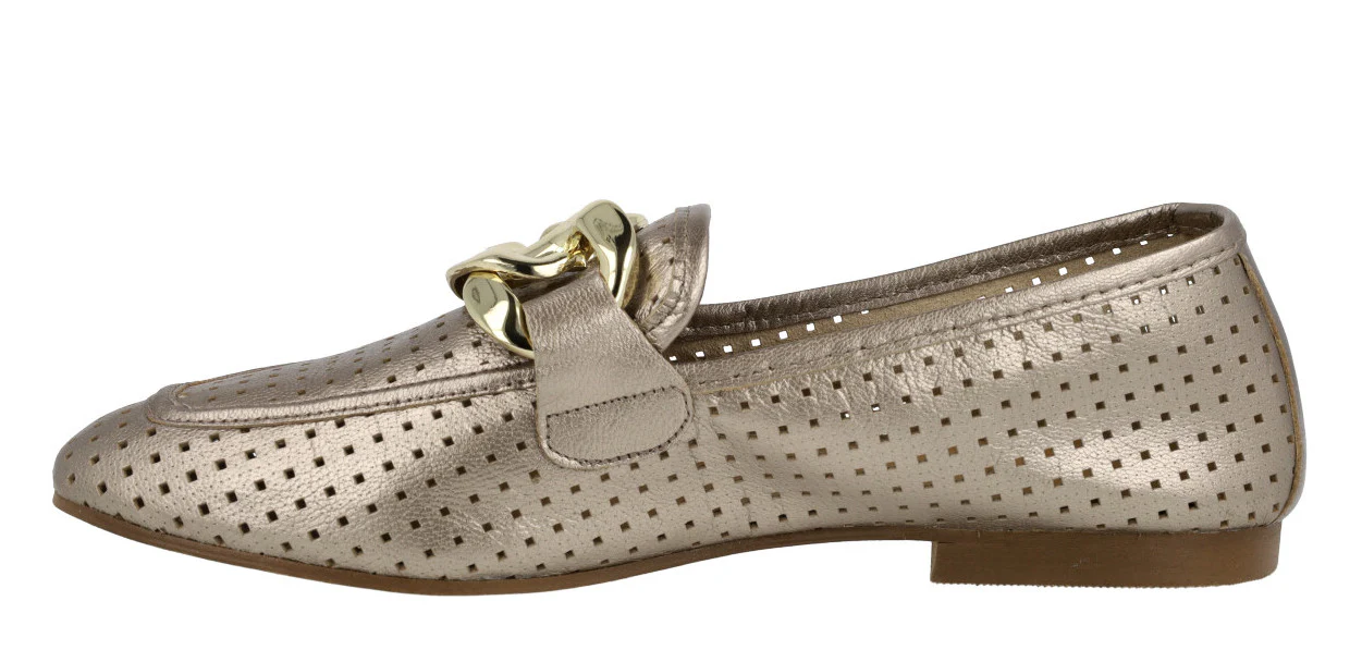 Mocasines de piel con calados y adorno de cadena - Image 3