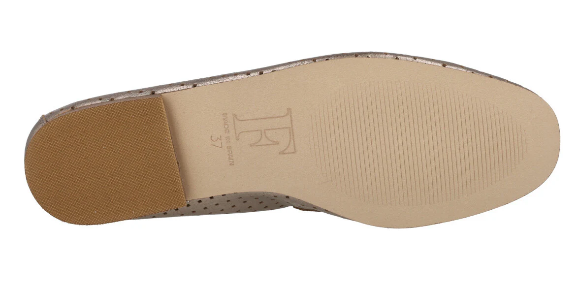 Mocasines de piel con calados y adorno de cadena - Image 5