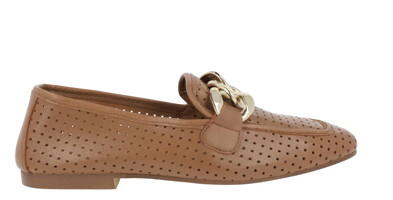Mocasines de piel con calados y adorno de cadena - Image 7