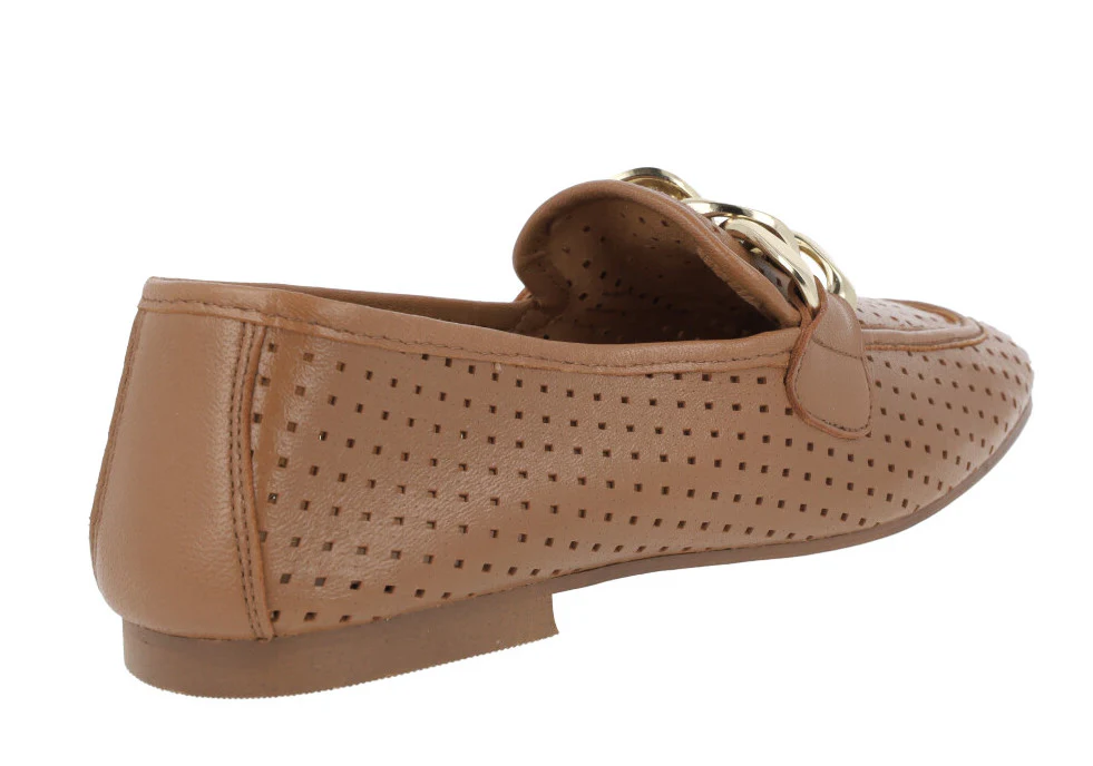 Mocasines de piel con calados y adorno de cadena - Image 9