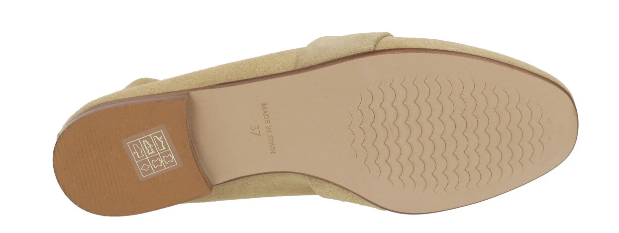Mocasines de serraje para mujer con adorno metálico - Image 10