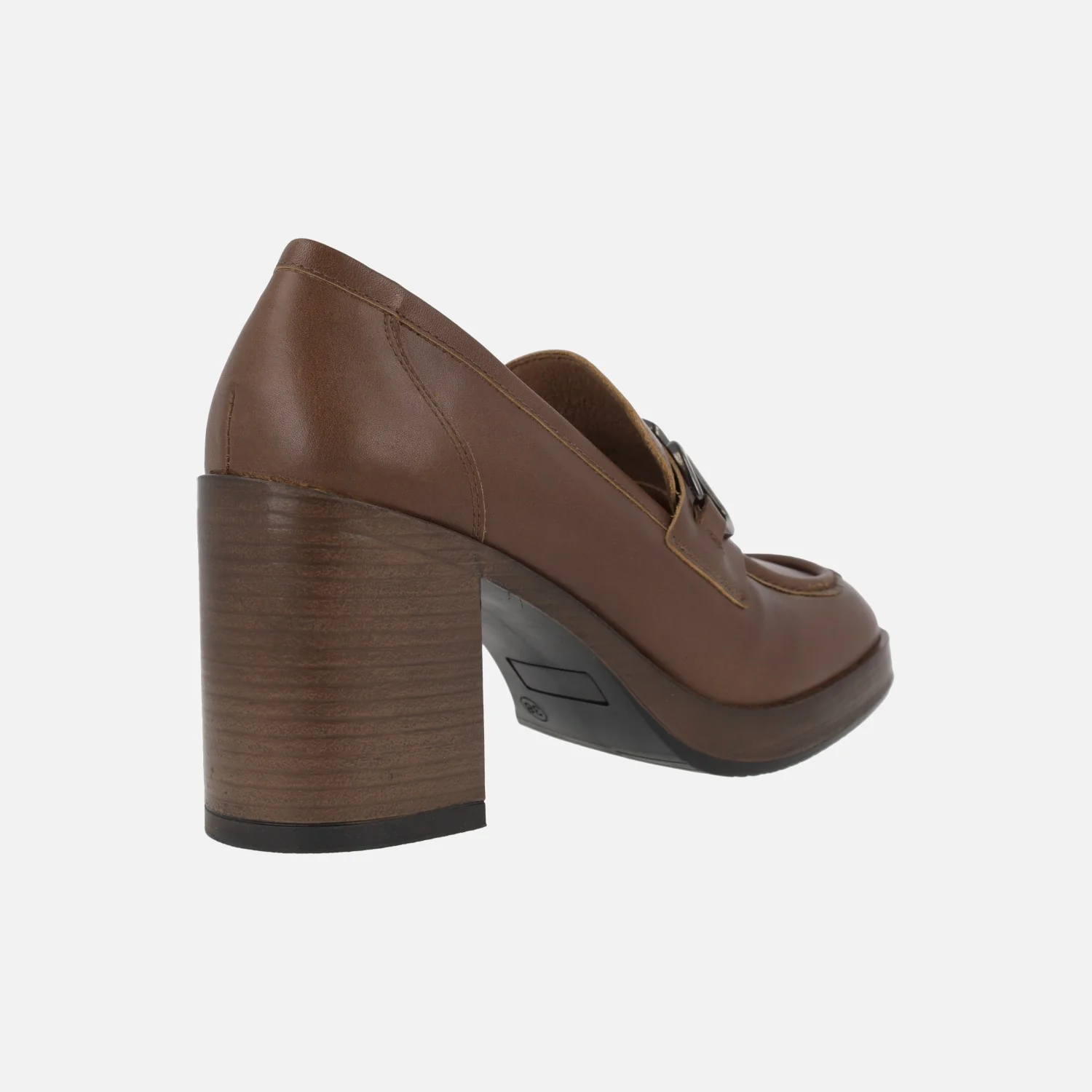 Mocasines de tacón en piel cuero con adorno metálico - Image 4