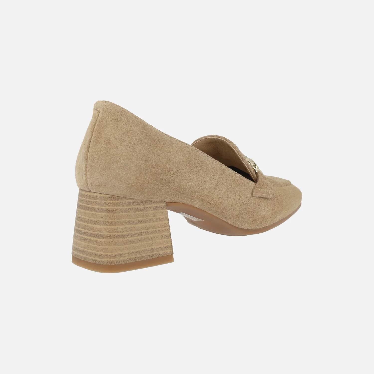 Mocasines de tacón en serraje camel con adorno dorado - Image 5