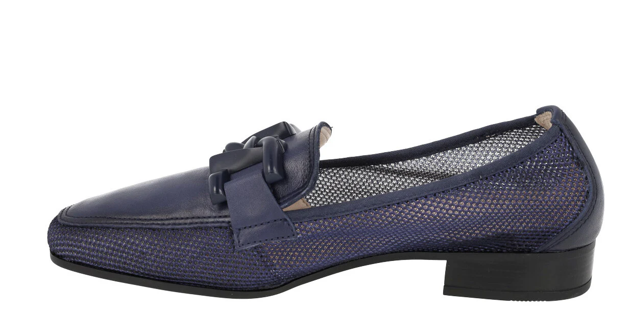 Mocasines multimaterial con adorno para mujer - Image 8