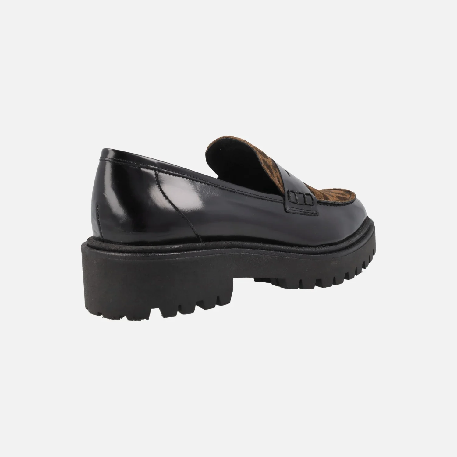 Mocasines negros con piso track y pala en leopardo - Image 4