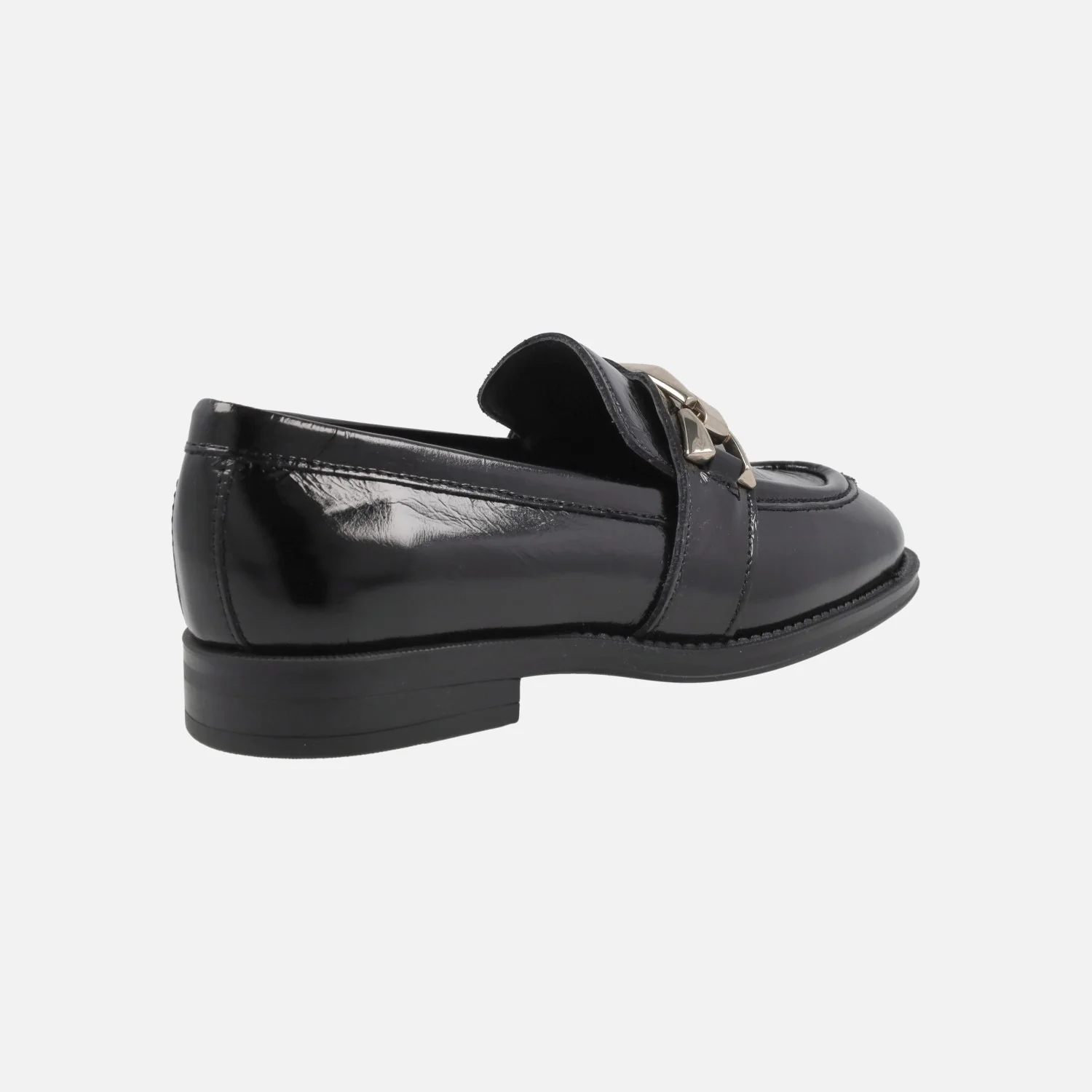 Mocasines de charol New Mimi con adorno de cadena - Image 3
