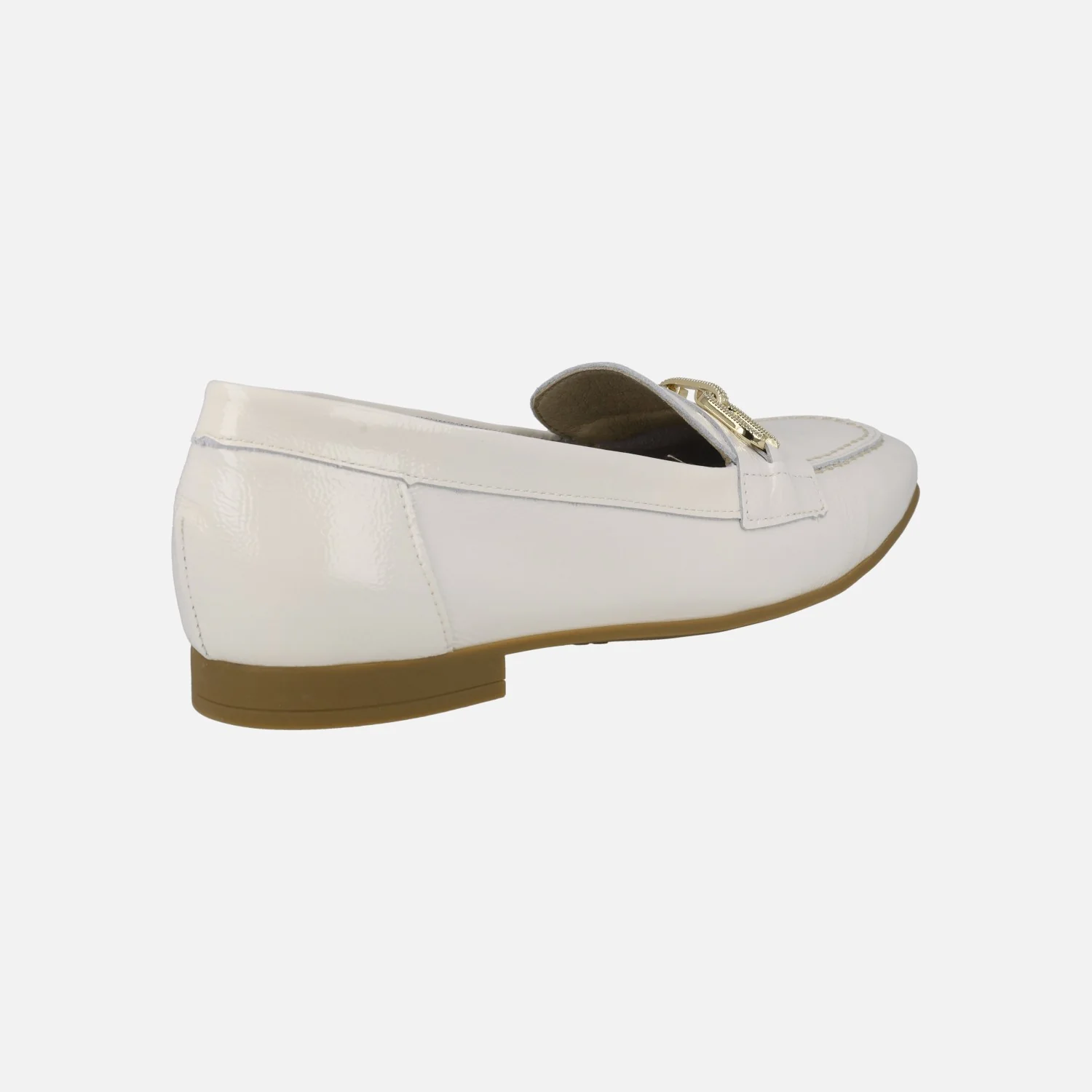 Mocasines planos de charol con adorno de cadena dorada - Image 10
