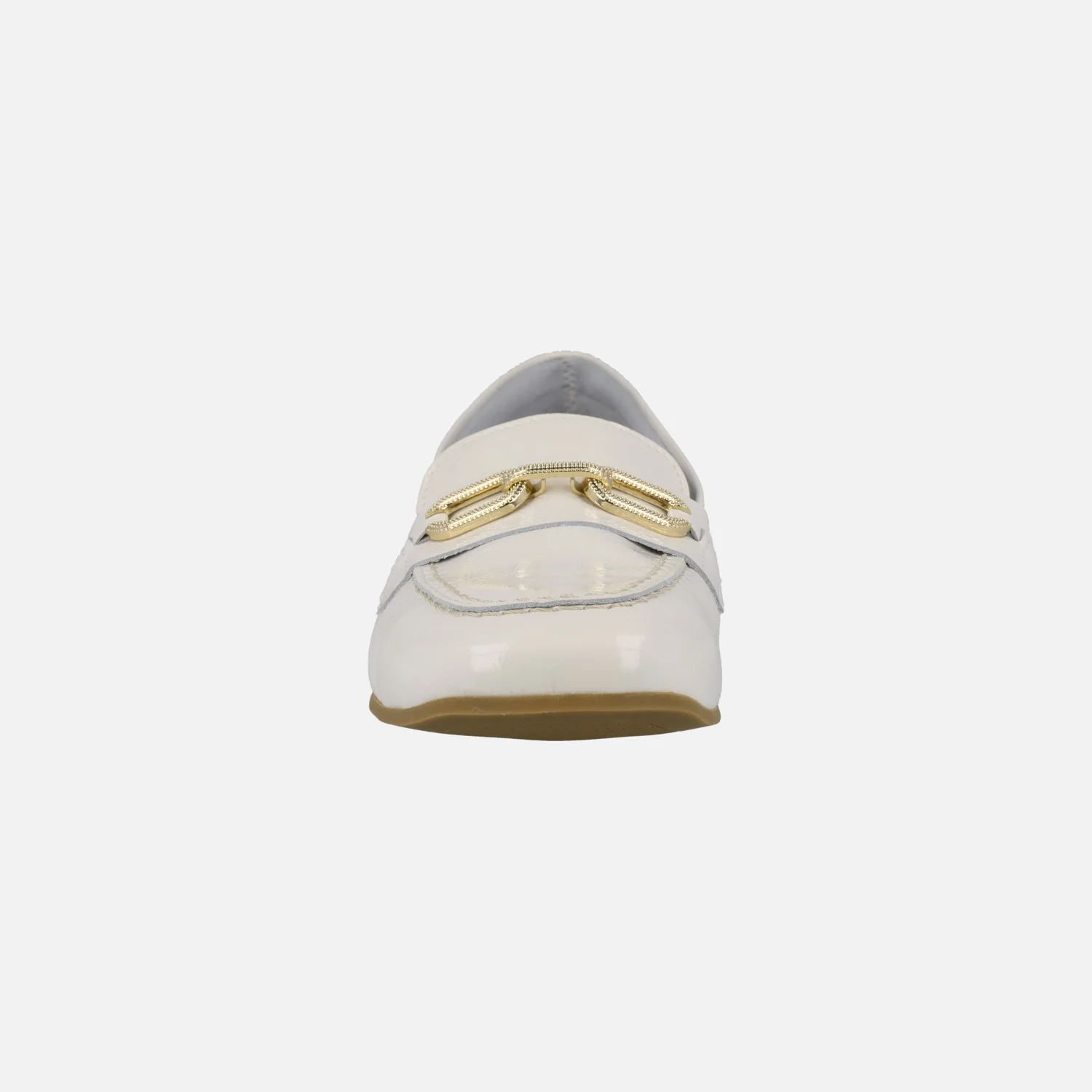 Mocasines planos de charol con adorno de cadena dorada - Image 11