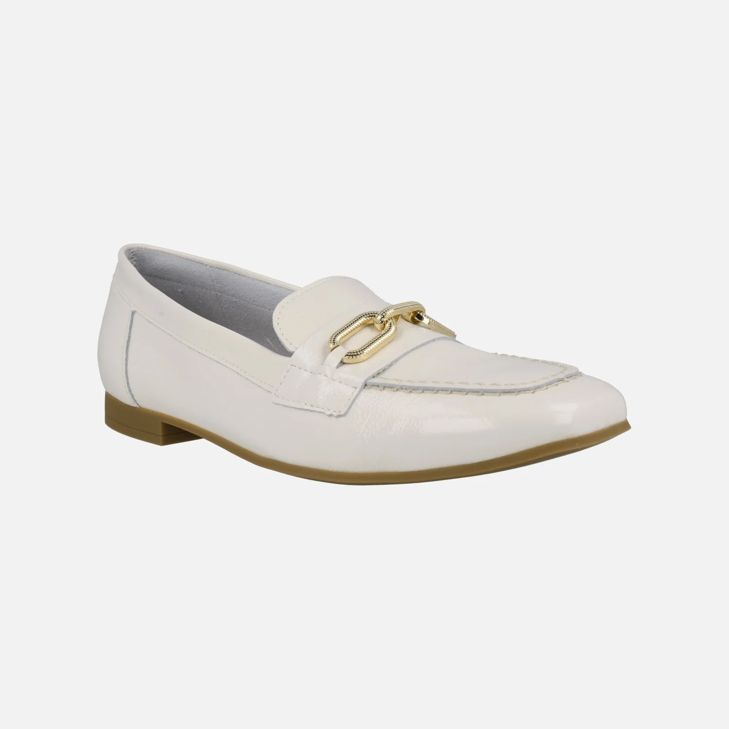 Mocasines planos de charol con adorno de cadena dorada - Image 8