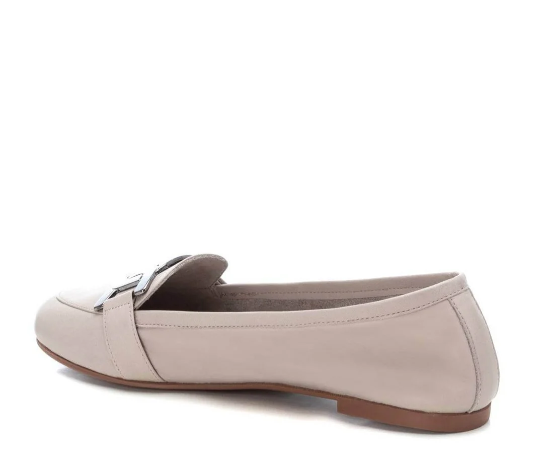 Mocasines planos de piel con adorno para mujer - Image 10
