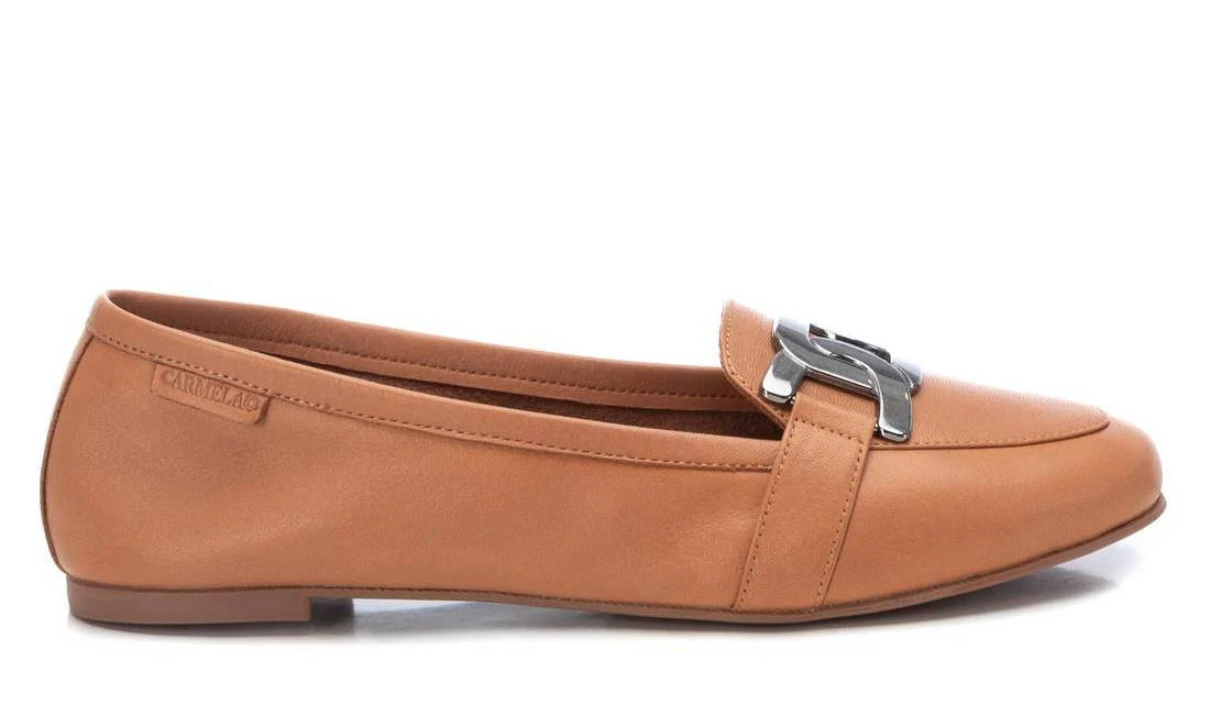 Mocasines planos de piel con adorno para mujer - Image 4