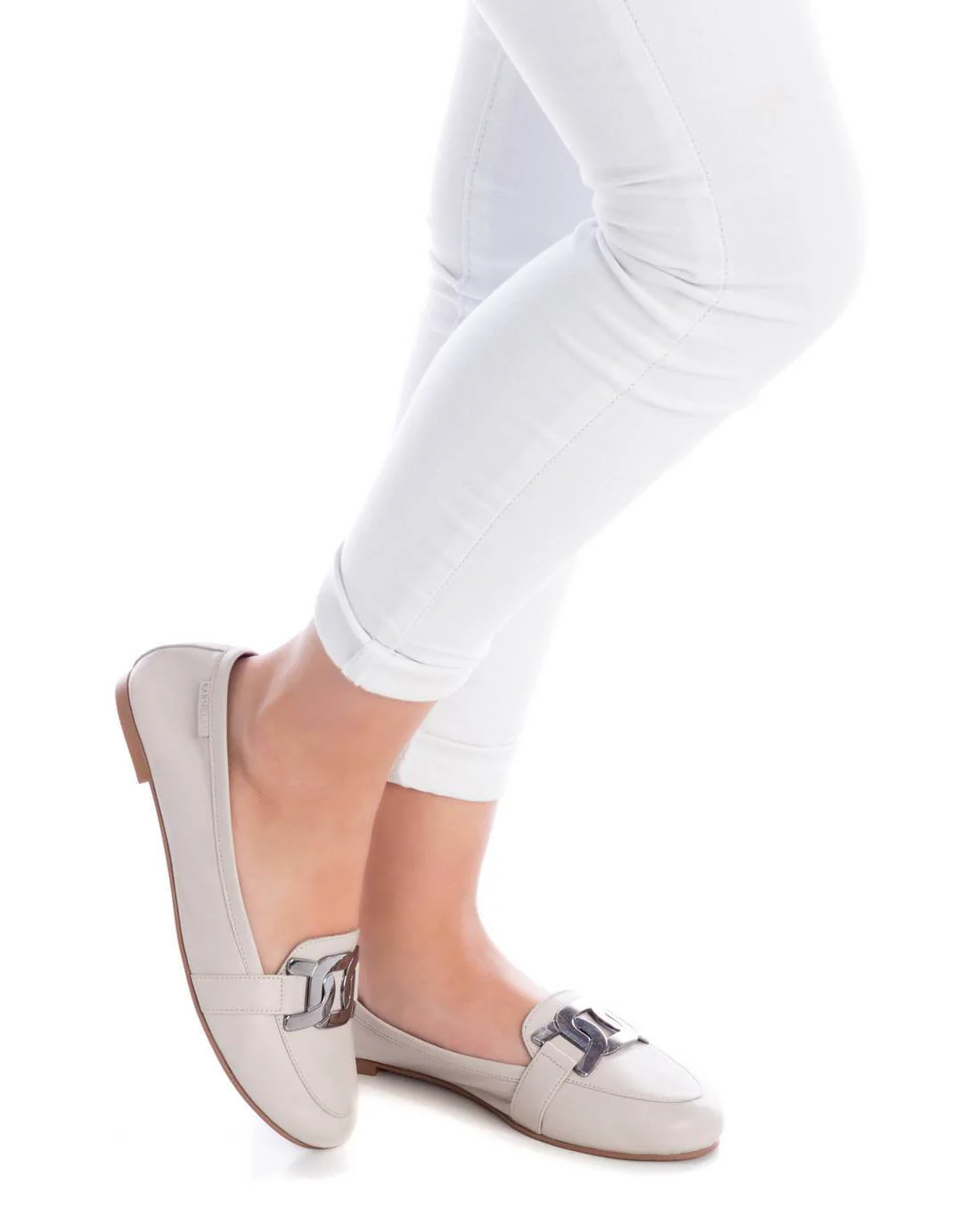 Mocasines planos de piel con adorno para mujer - Image 7