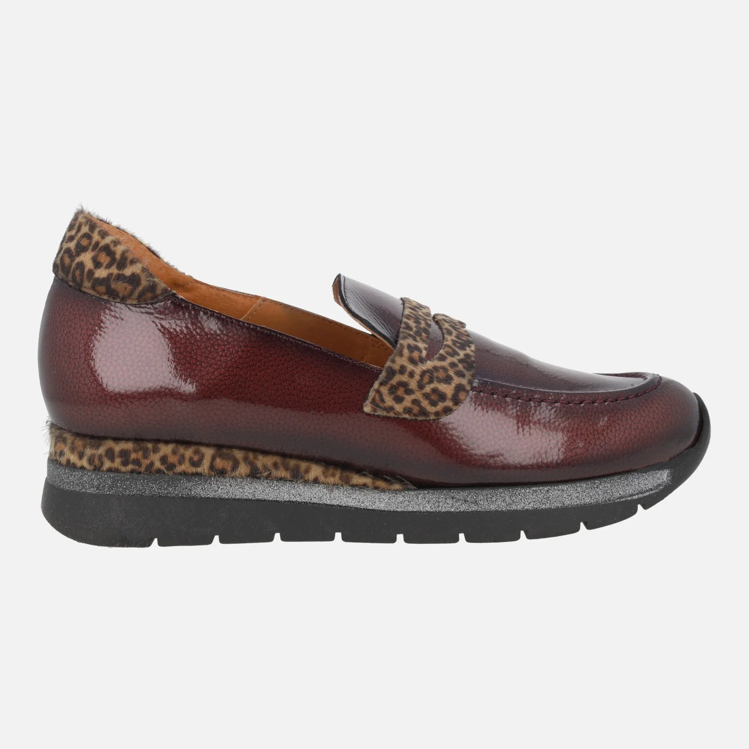 Mocasines Polar en piel charol con detalles en animal print - Image 13