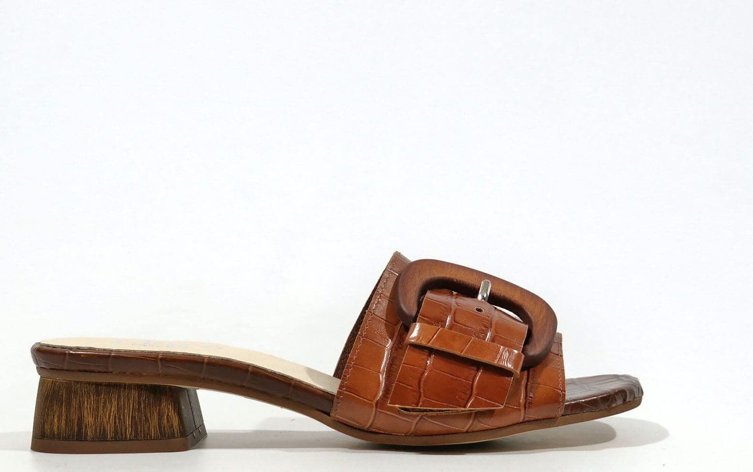 Palas de piel en grabado coco con maxi hebilla de madera
