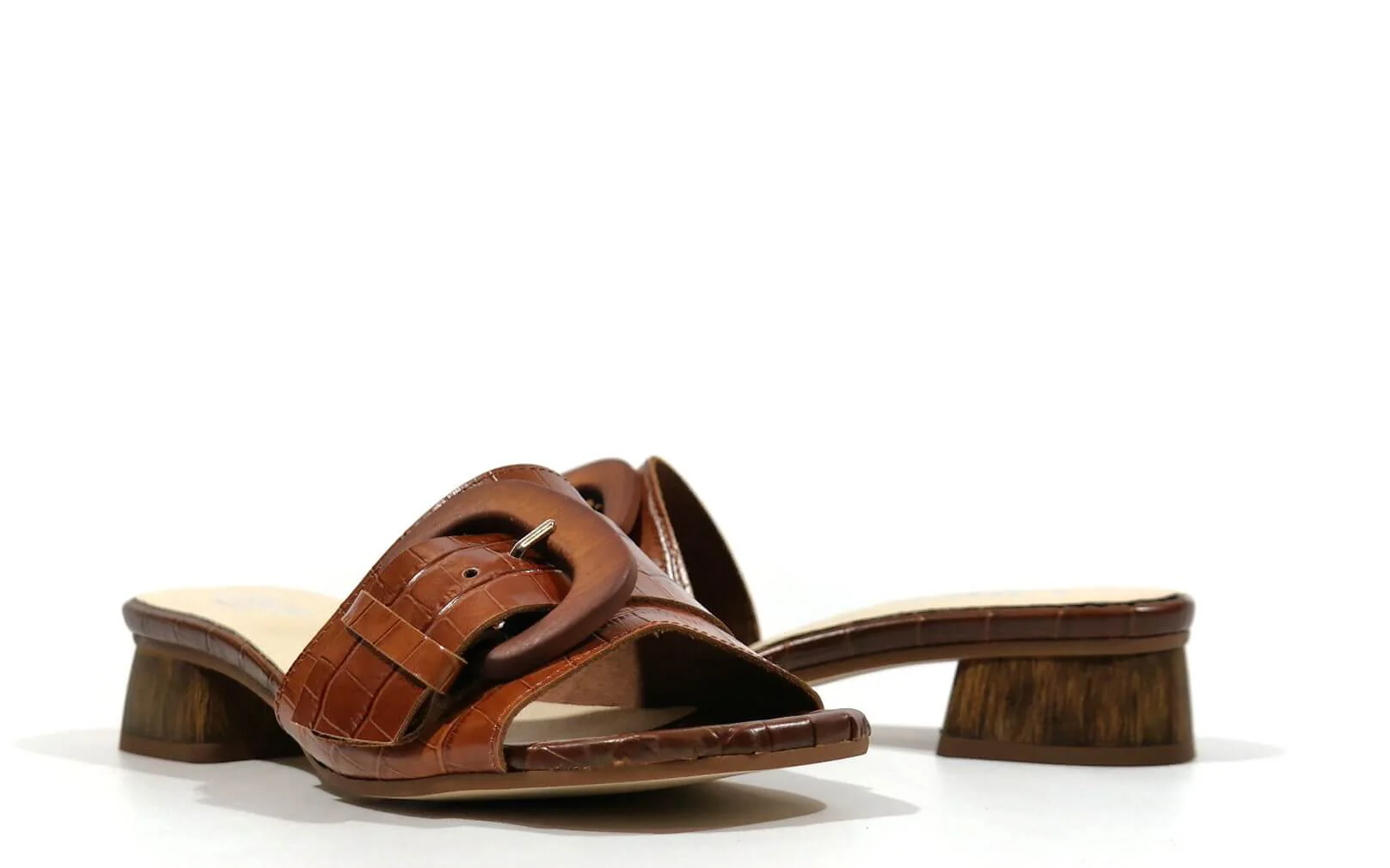 Palas de piel en grabado coco con maxi hebilla de madera - Image 3