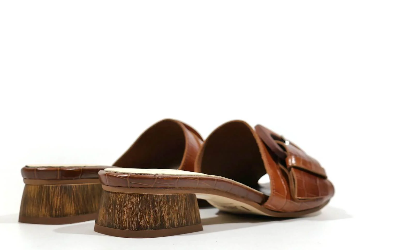 Palas de piel en grabado coco con maxi hebilla de madera - Image 5