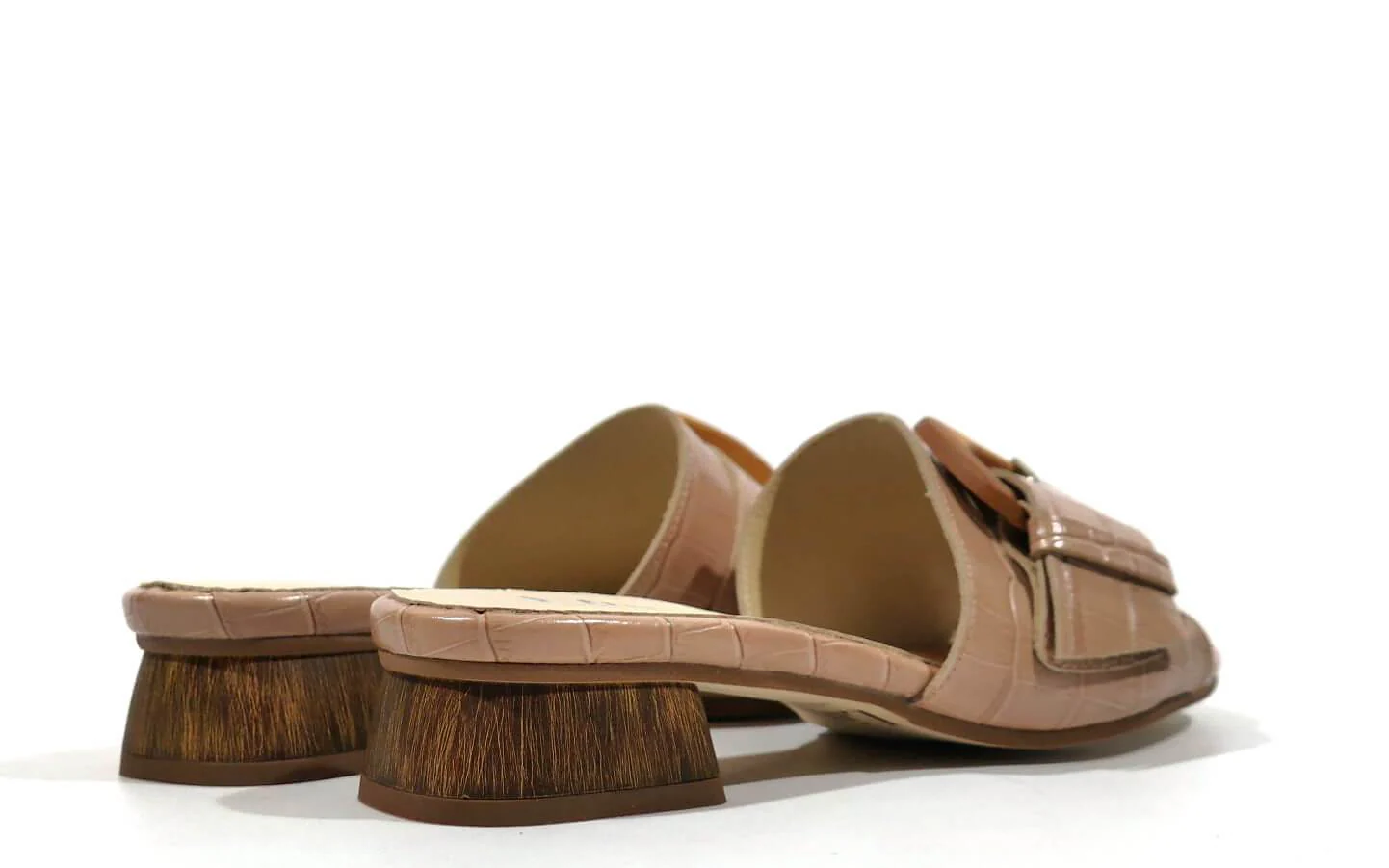 Palas de piel en grabado coco con maxi hebilla de madera - Image 9