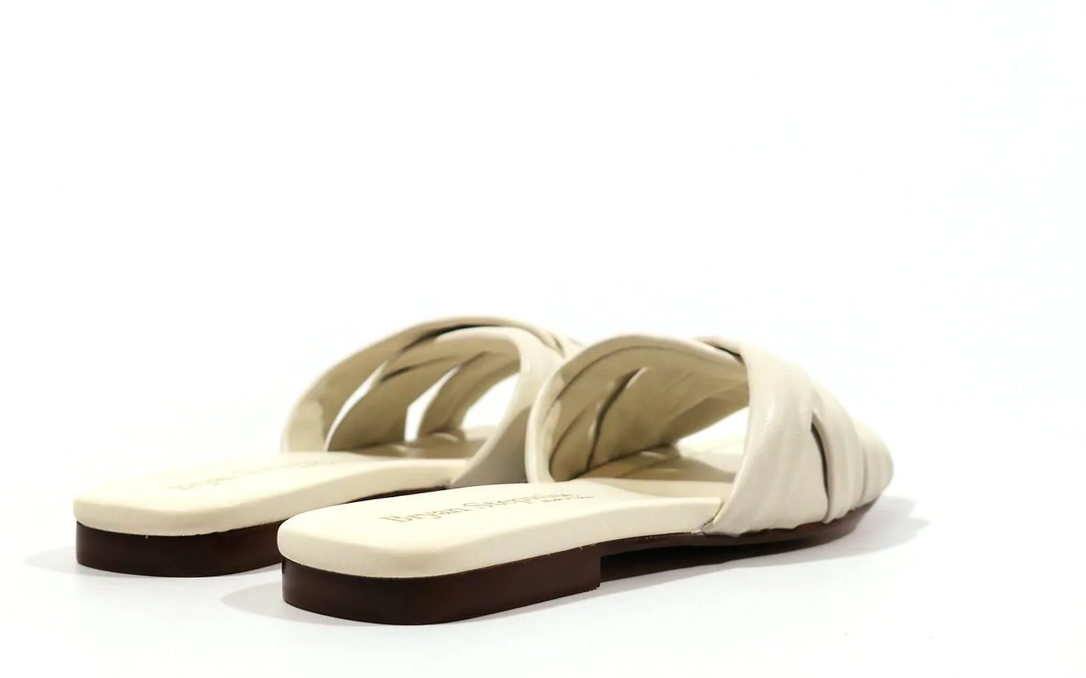 Palas en piel con tiras entrelazadas Sofia - Image 12