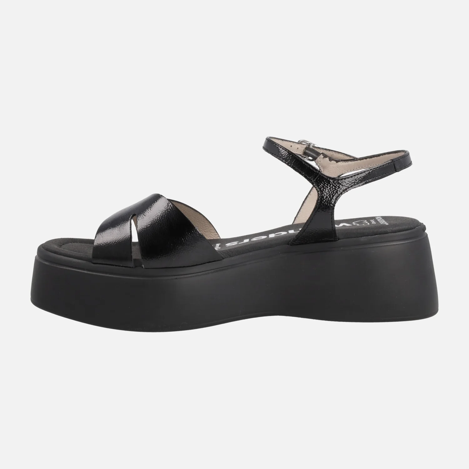 Sandalias Celina en charol negro con plataforma - Image 4