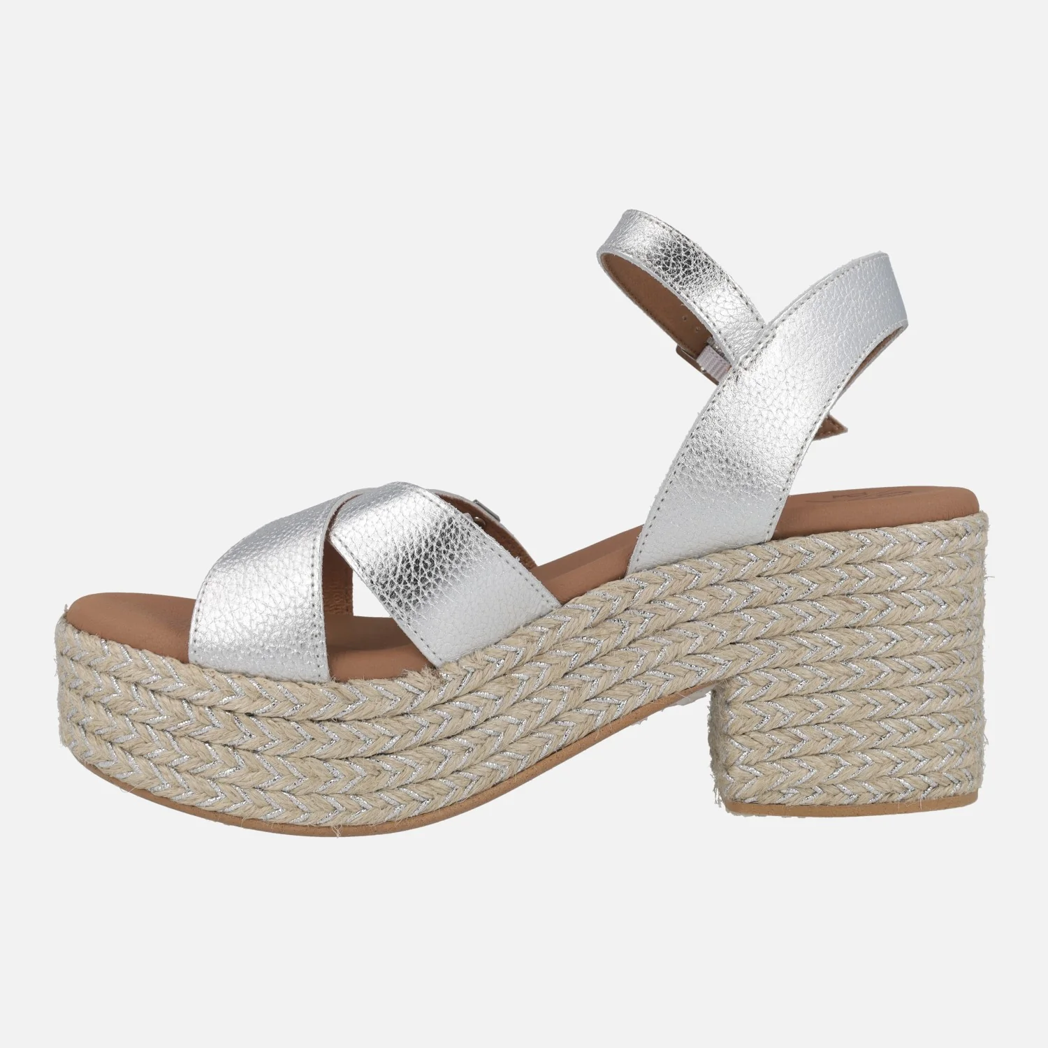 Sandalias Clifton laminado plata con tacón y plataforma de yute - Image 3