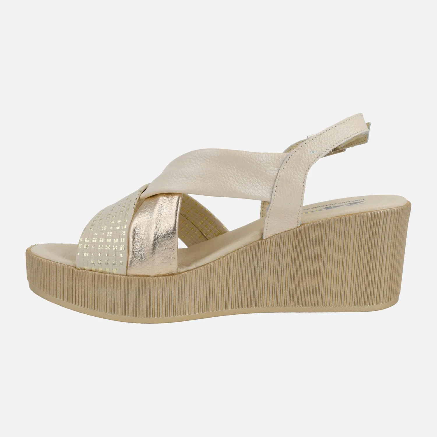 Sandalias confort de cuña alta con tiras anchas y detalles metalizados - Image 3