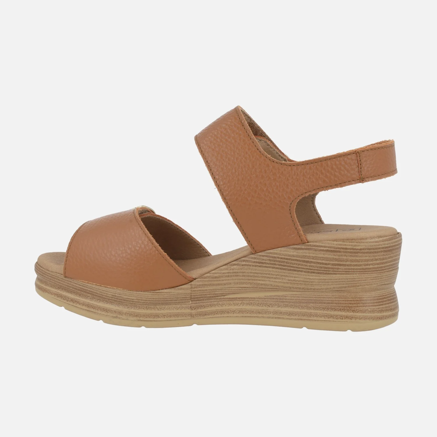 Sandalias de cuña en piel cuero con cierre de velcros y detalles dorados - Image 3